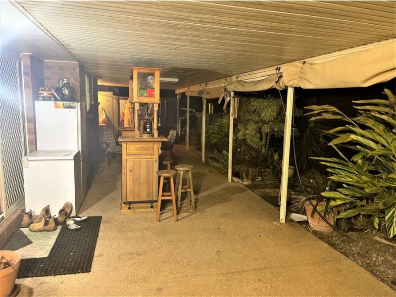 9 Moore St, Burnett Heads QLD 4670