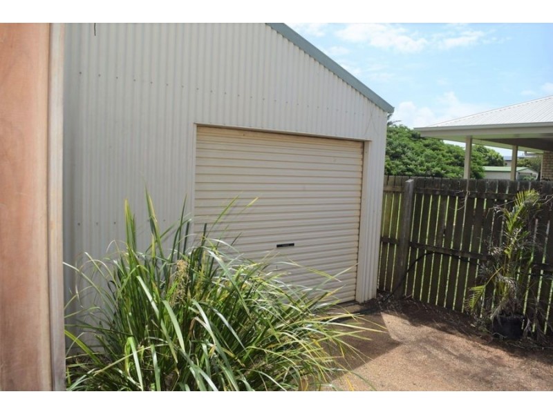 9 Moore St, Burnett Heads QLD 4670