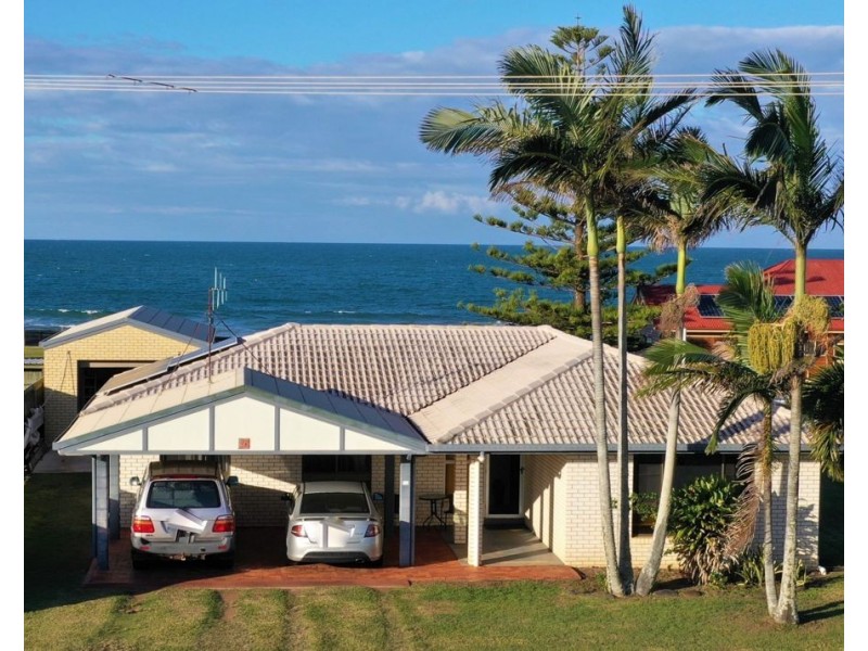 4 Shelley street, Burnett Heads QLD 4670