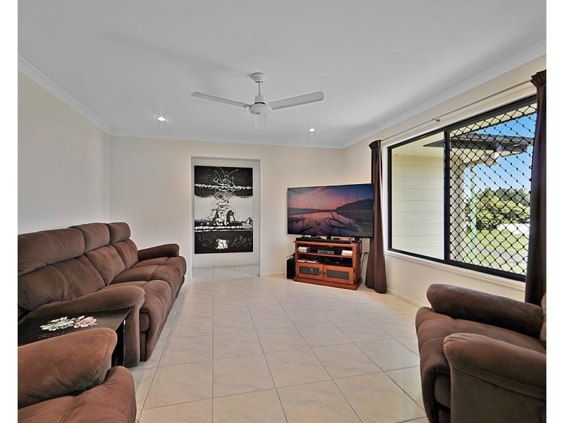 25 Duffy street, Burnett Heads QLD 4670