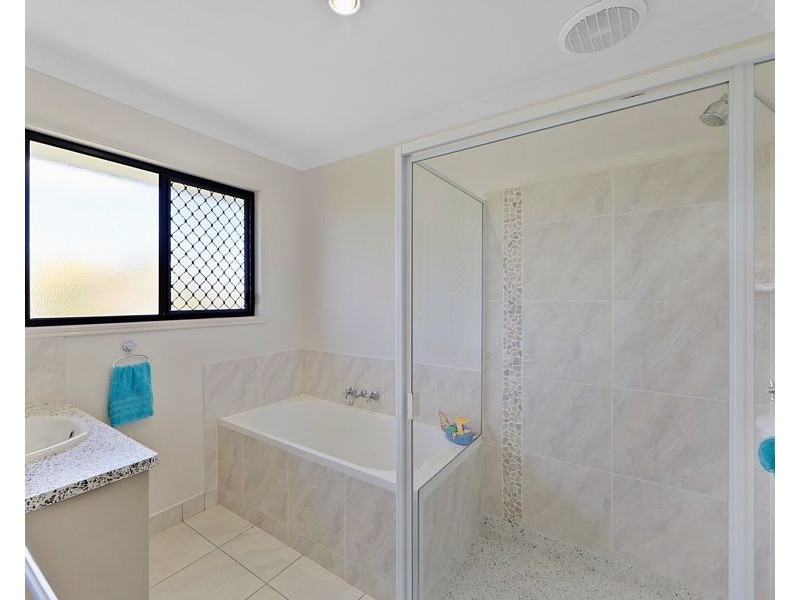 25 Duffy street, Burnett Heads QLD 4670