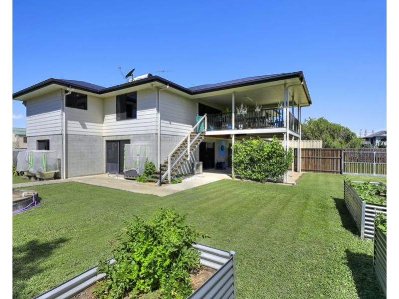 25 Duffy street, Burnett Heads QLD 4670