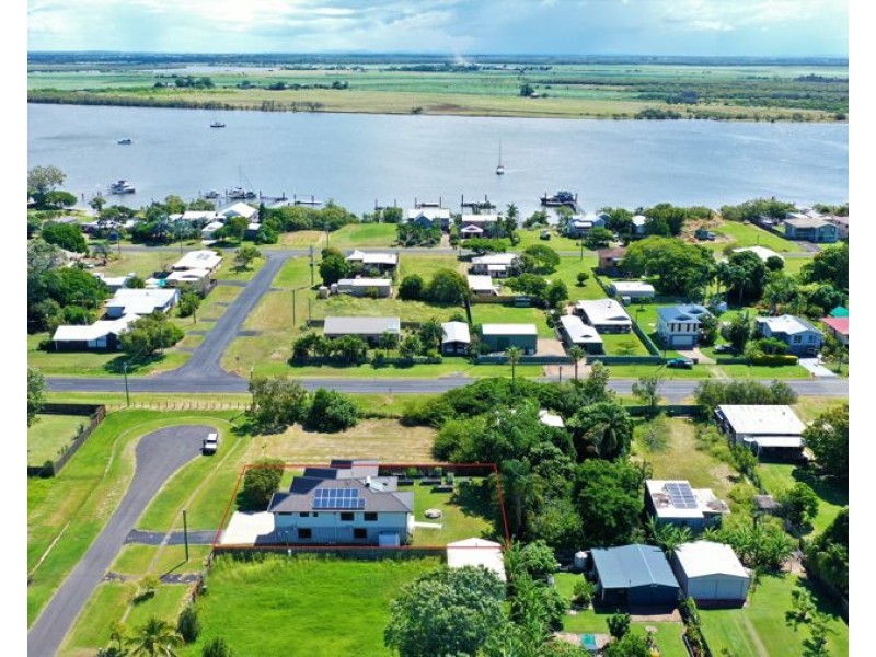 25 Duffy street, Burnett Heads QLD 4670