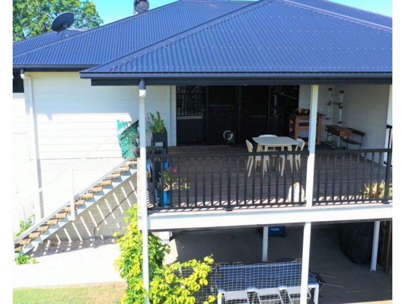 25 Duffy street, Burnett Heads QLD 4670