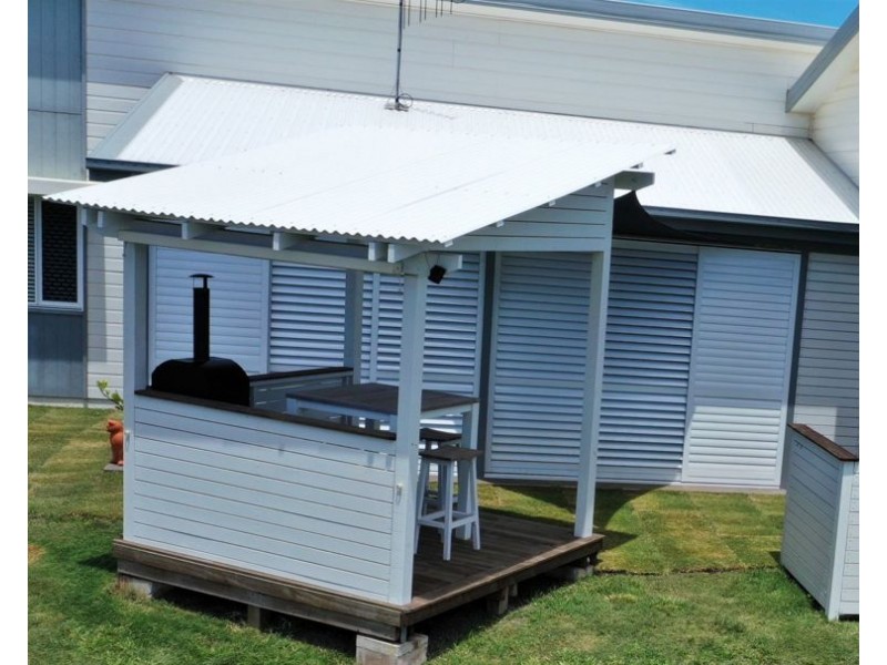 3 Dolphin court, Elliott Heads QLD 4670