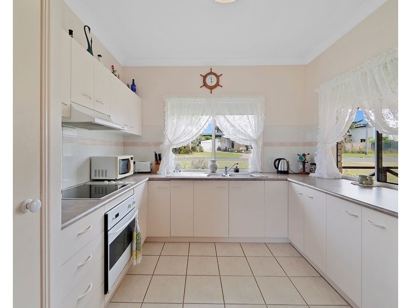 106 Welch Street, Elliott Heads QLD 4670