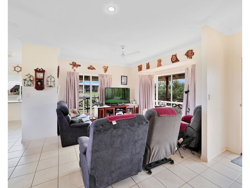 106 Welch Street, Elliott Heads QLD 4670