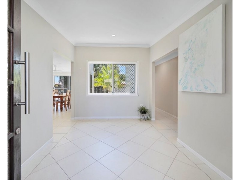 20 Shelley, Burnett Heads QLD 4670
