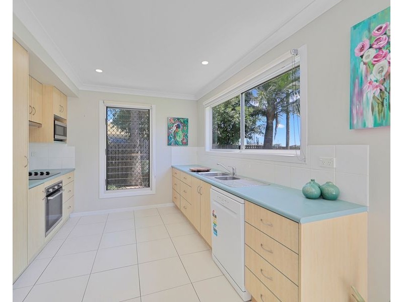 20 Shelley, Burnett Heads QLD 4670