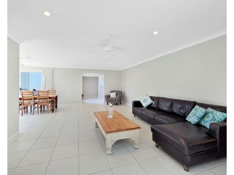 20 Shelley, Burnett Heads QLD 4670