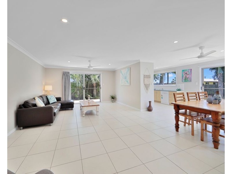 20 Shelley, Burnett Heads QLD 4670