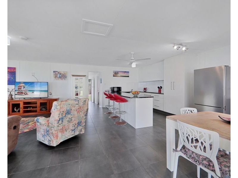 43 Mcintosh Avenue, Elliott Heads QLD 4670