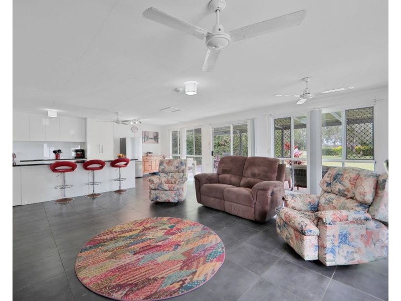 43 Mcintosh Avenue, Elliott Heads QLD 4670