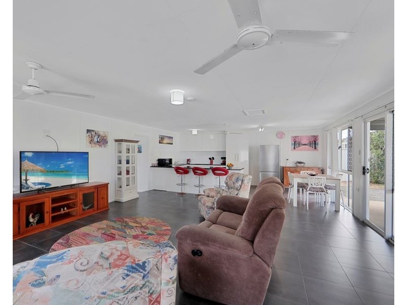 43 Mcintosh Avenue, Elliott Heads QLD 4670