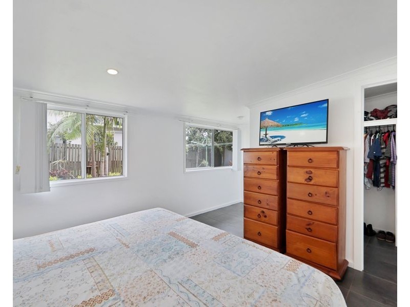 43 Mcintosh Avenue, Elliott Heads QLD 4670