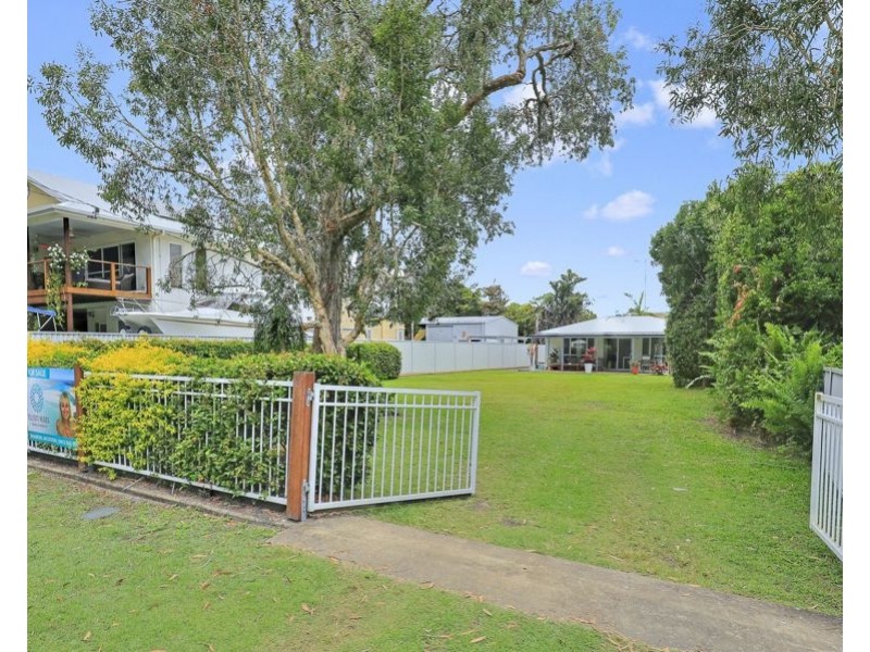 43 Mcintosh Avenue, Elliott Heads QLD 4670