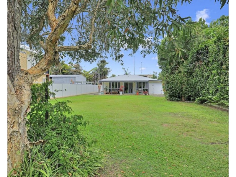 43 Mcintosh Avenue, Elliott Heads QLD 4670
