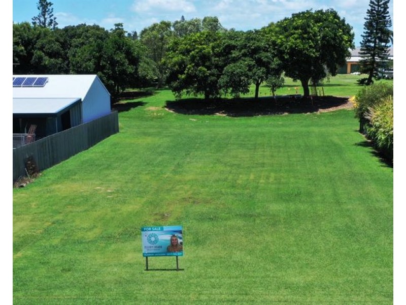 13 Brieschke Street, Elliott Heads QLD 4670