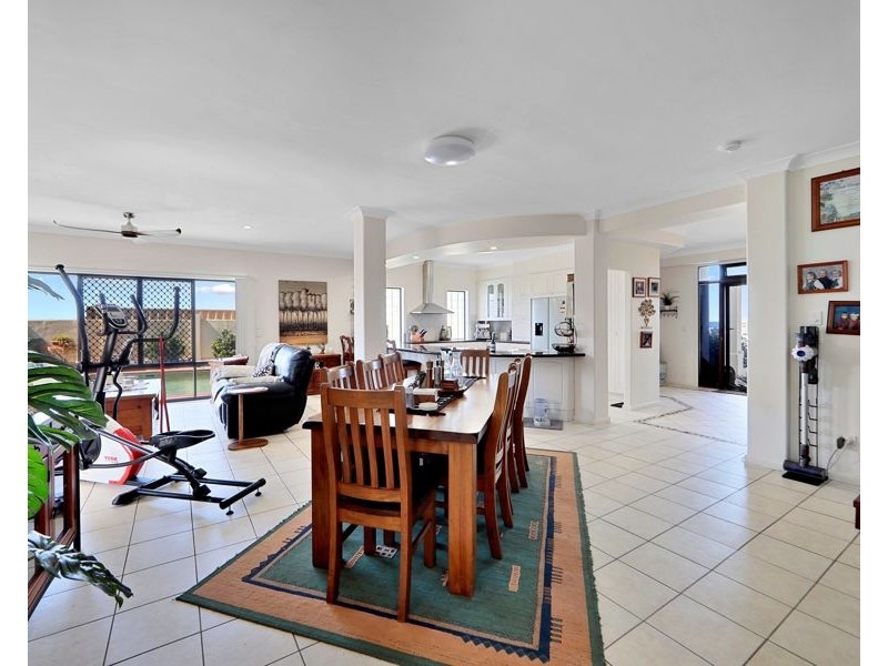 4 BLUE FIN COURT, Elliott Heads QLD 4670