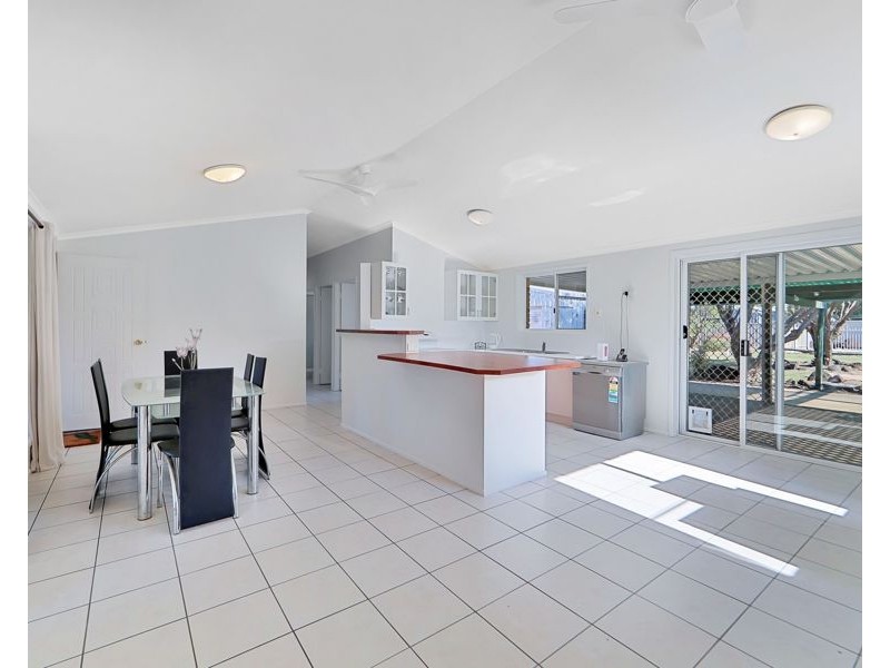 33 Shell Street, Burnett Heads QLD 4670