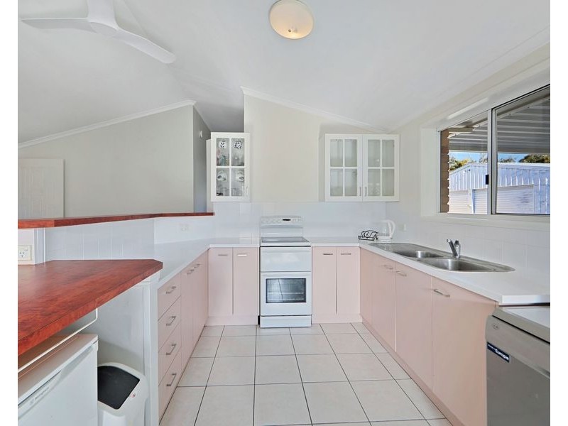 33 Shell Street, Burnett Heads QLD 4670