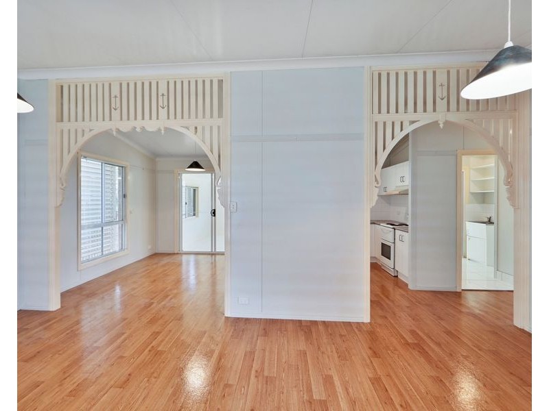 34 Shelley st, Burnett Heads QLD 4670