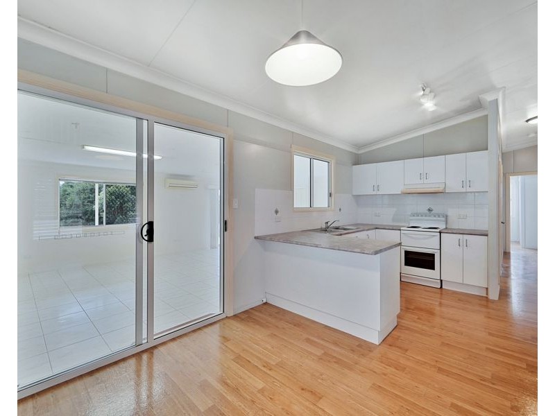 34 Shelley st, Burnett Heads QLD 4670