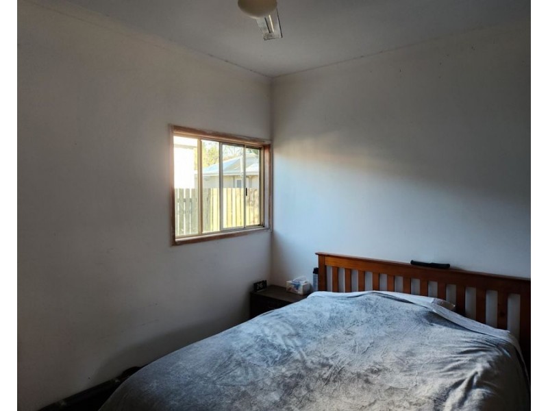 6 HALL STREET, Elliott Heads QLD 4670