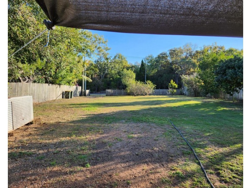 6 HALL STREET, Elliott Heads QLD 4670