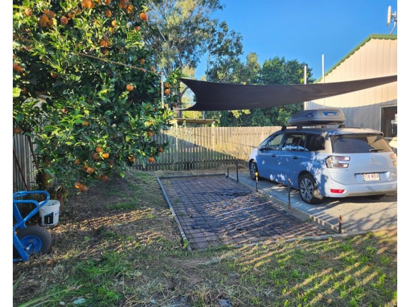 6 HALL STREET, Elliott Heads QLD 4670