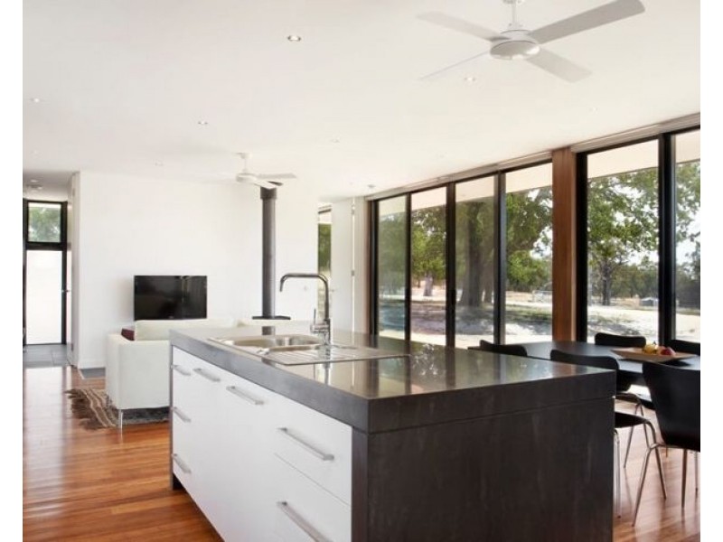 6 HALL STREET, Elliott Heads QLD 4670