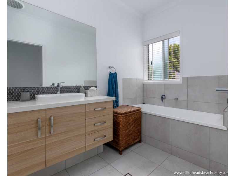 26 Emperor Drive, Elliott Heads QLD 4670