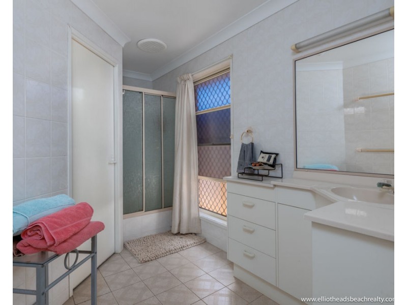 7 Gozo Court, Elliott Heads QLD 4670