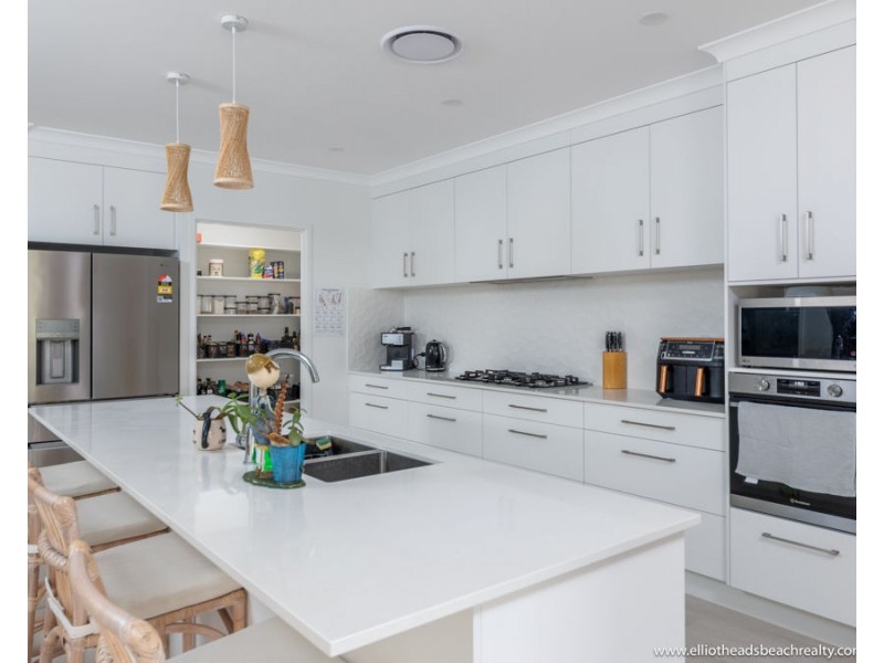12 Brieschke Street, Elliott Heads QLD 4670