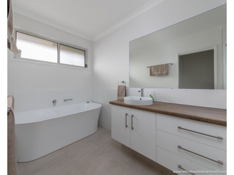 12 Brieschke Street, Elliott Heads QLD 4670
