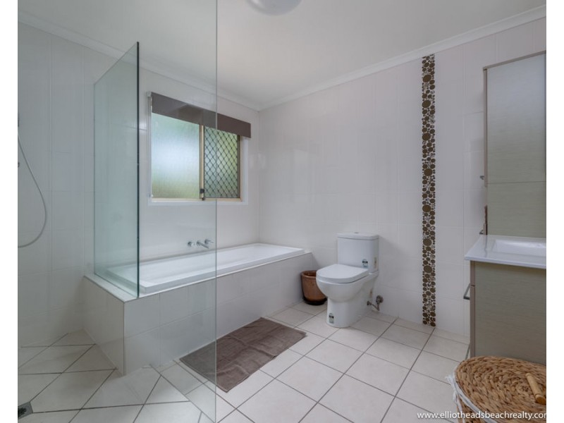 80 Sea Park Road, Burnett Heads QLD 4670