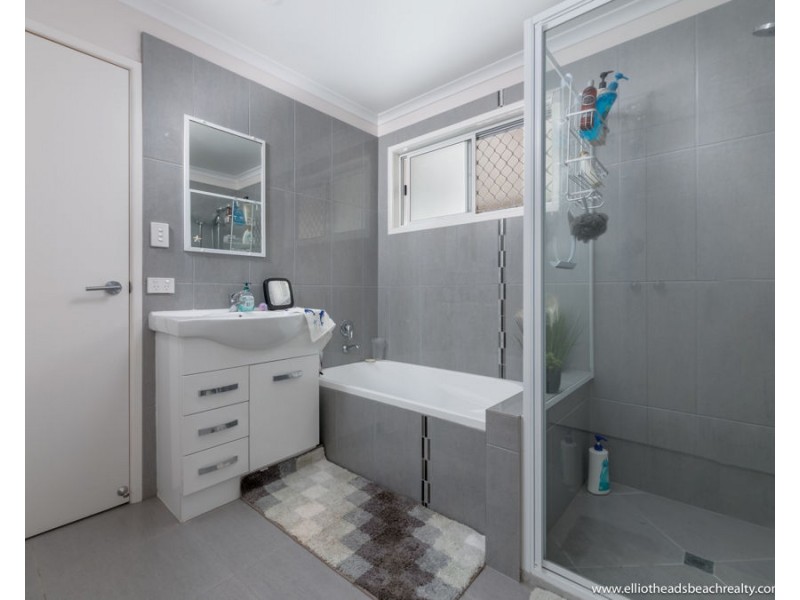 8 Blue Water Drive, Elliott Heads QLD 4670