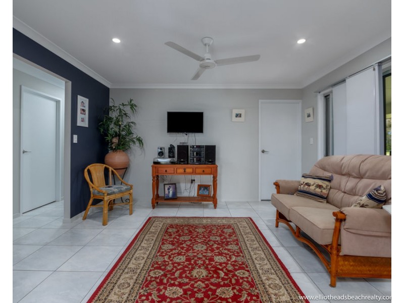 16 Betty Close, Coral Cove QLD 4670