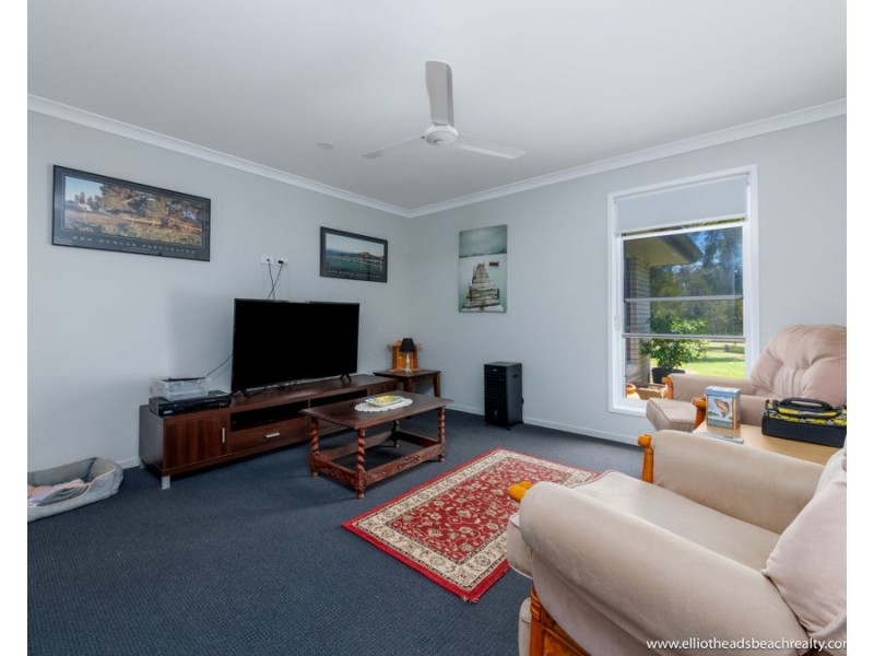 16 Betty Close, Coral Cove QLD 4670