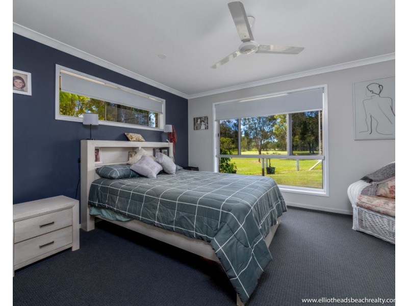 16 Betty Close, Coral Cove QLD 4670