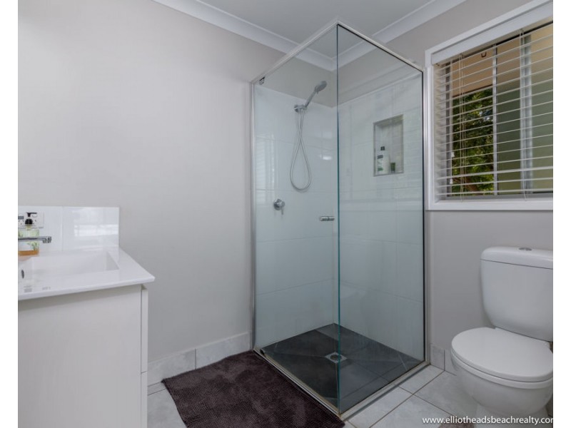 16 Betty Close, Coral Cove QLD 4670