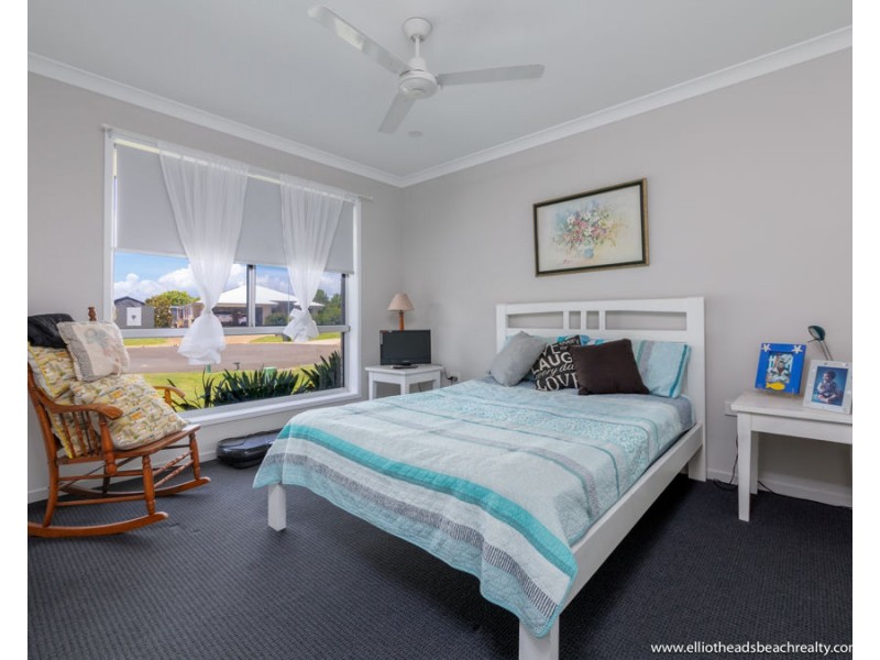 16 Betty Close, Coral Cove QLD 4670