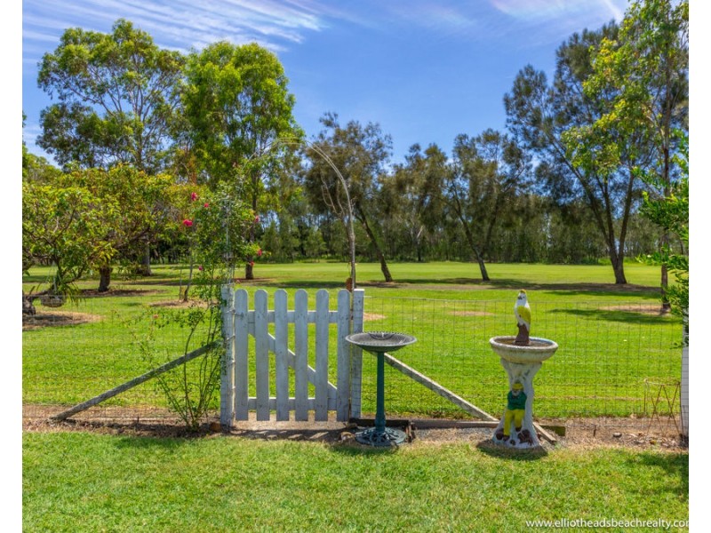 16 Betty Close, Coral Cove QLD 4670