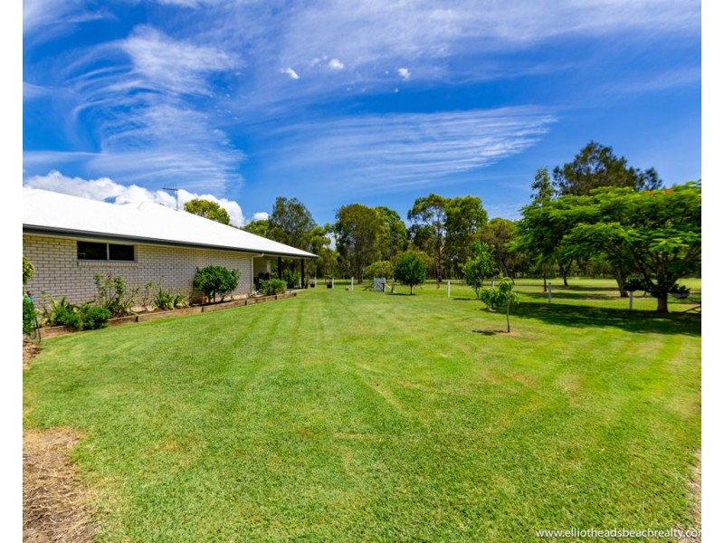 16 Betty Close, Coral Cove QLD 4670