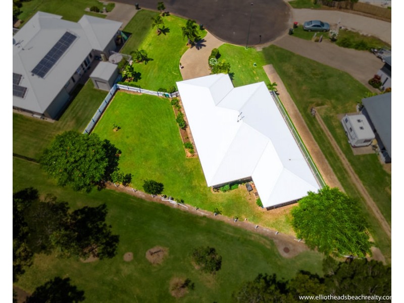 16 Betty Close, Coral Cove QLD 4670