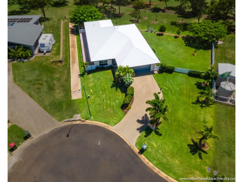 16 Betty Close, Coral Cove QLD 4670
