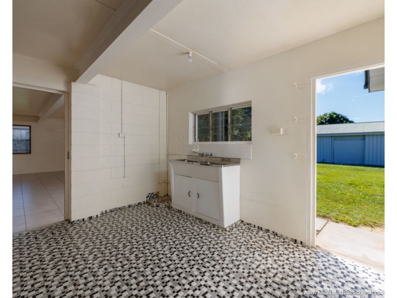 7 CORSER ST BURNETT HEADS, Burnett Heads QLD 4670