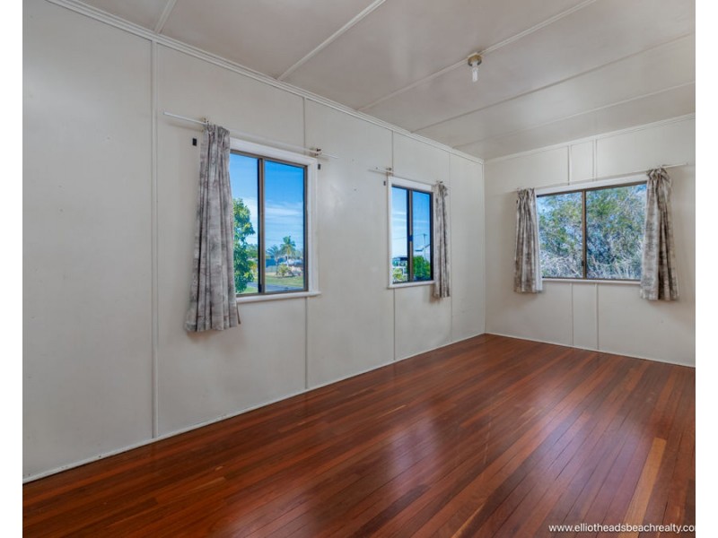 7 CORSER ST BURNETT HEADS, Burnett Heads QLD 4670