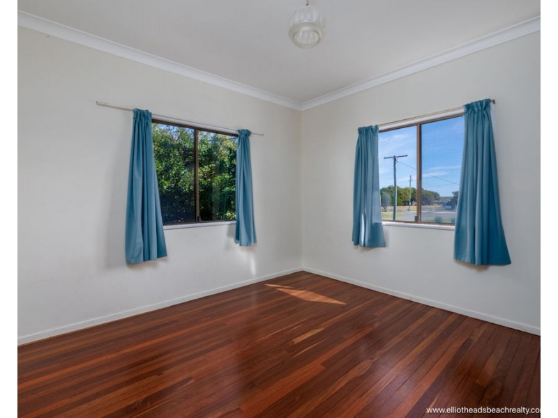7 CORSER ST BURNETT HEADS, Burnett Heads QLD 4670