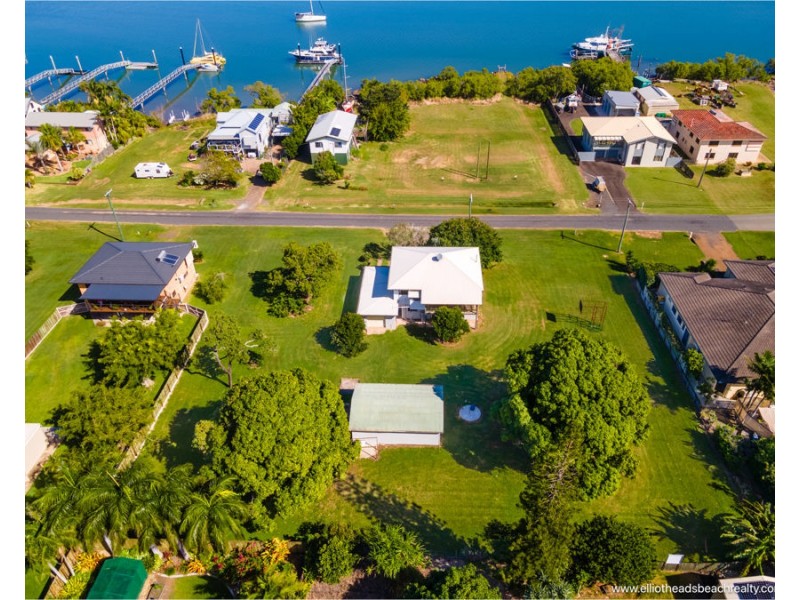 7 CORSER ST BURNETT HEADS, Burnett Heads QLD 4670